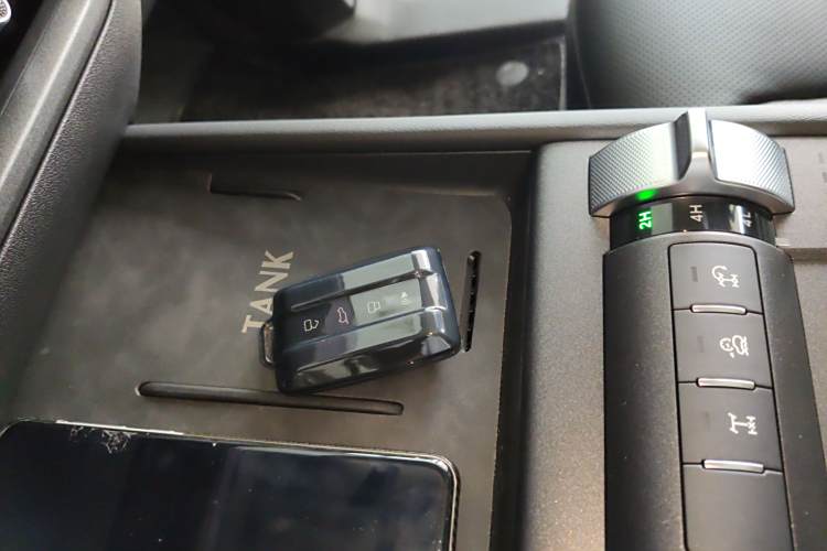 Tank 300 New Energy 2025 imagen de coche #13