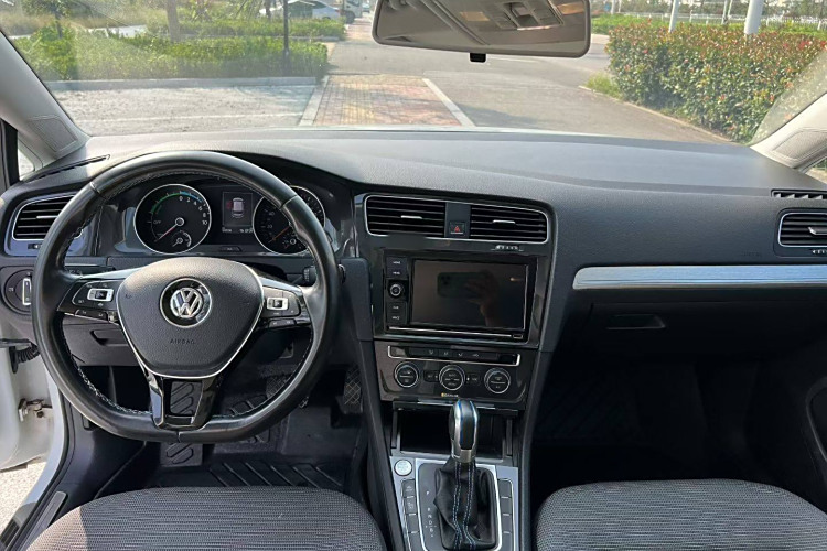 Volkswagen Golf Pure Electric 2020 image de voiture #13