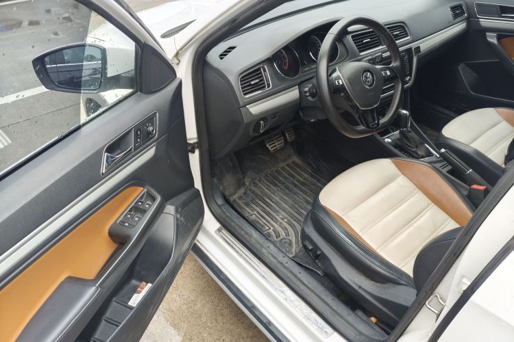 Volkswagen Cross Lavida 2016 immagine di auto #13