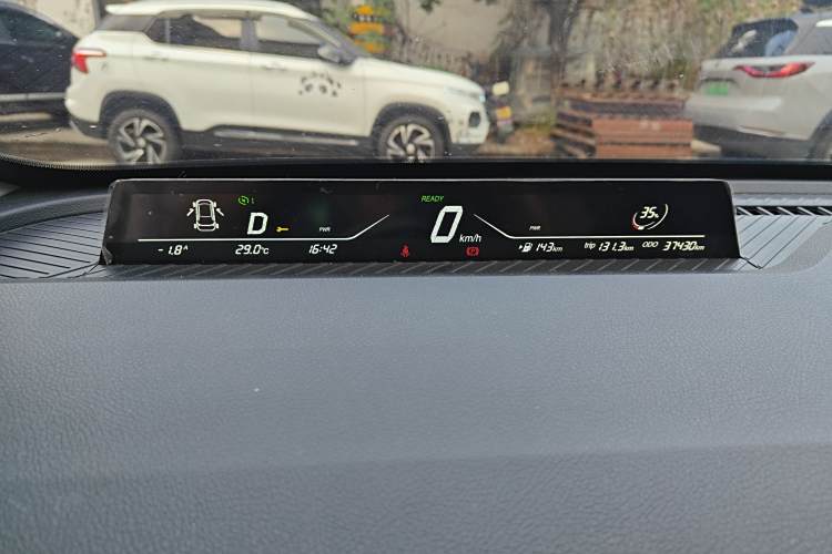 哪吒汽车 哪吒AYA 2023 汽车图片 #13