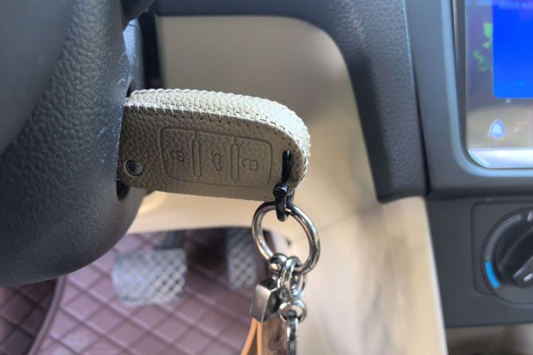 Skoda Rapid 2017 car image #13