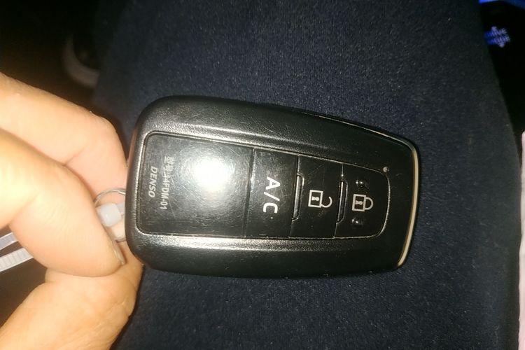 Toyota Izoa E 2022 #13 Toyota Izoa E 2022 imagen de coche #13