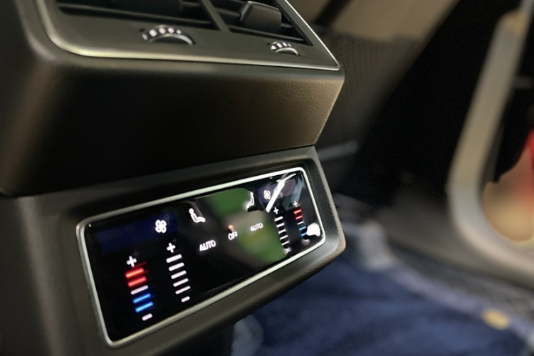 Audi e-tron 2023 #13 Audi e-tron 2023 car image #13