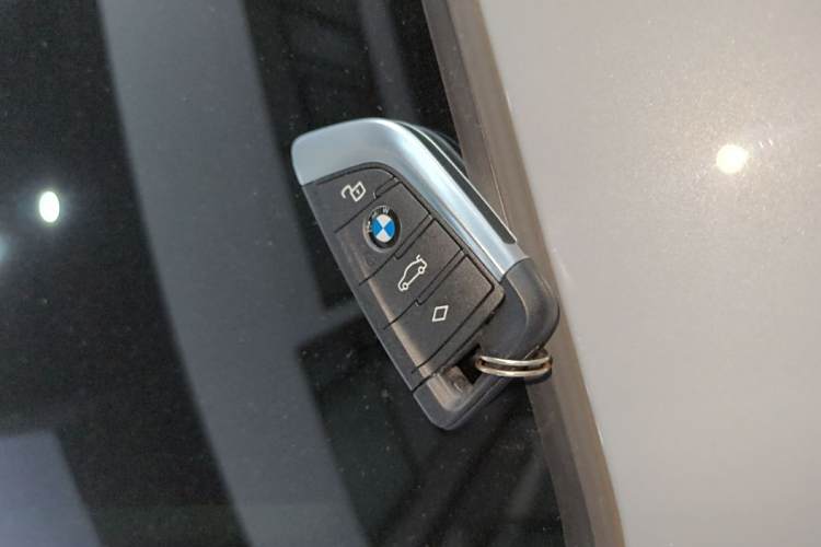 BMW i4 M50 2023 #13 BMW i4 M50 2023 car image #13