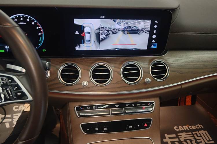 Mercedes-Benz E Class New Energy 2023 car image #13