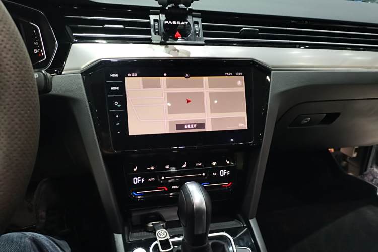 Volkswagen Passat Variant 2023 imagem de carro #13