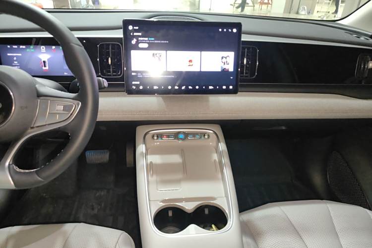 BYD Sea Lion 05 EV 2025 #13 BYD Sea Lion 05 EV 2025 car image #13