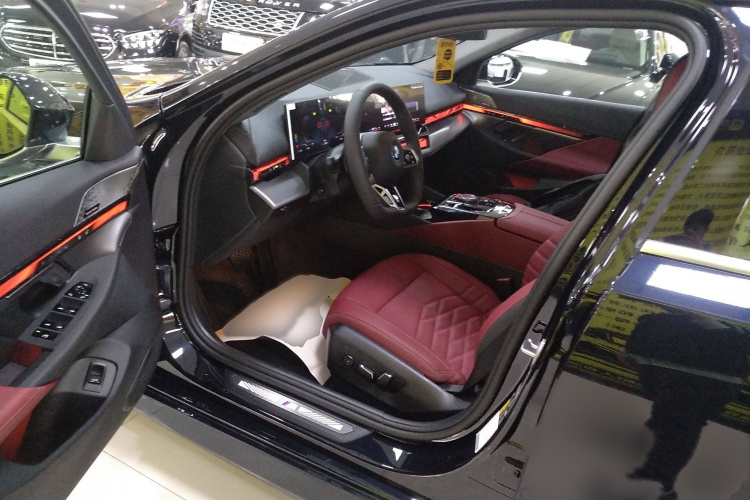 BMW i5 2025 car image #13