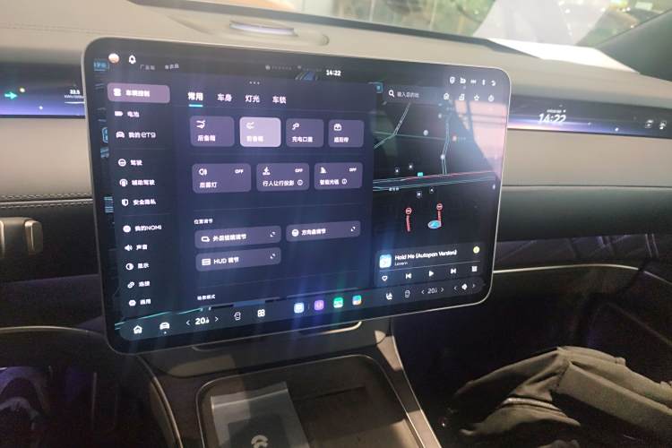 NIO ET9 2024 immagine di auto #13