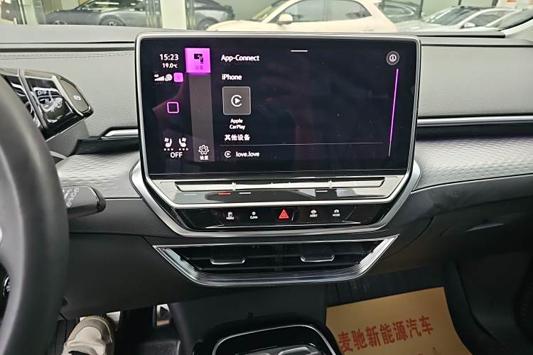 Volkswagen ID.6 X 2024 car image #13