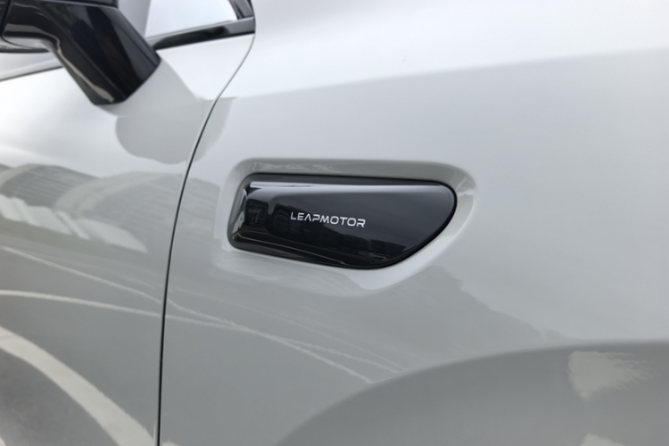 零跑汽车 零跑B01 2025 汽车图片 #13