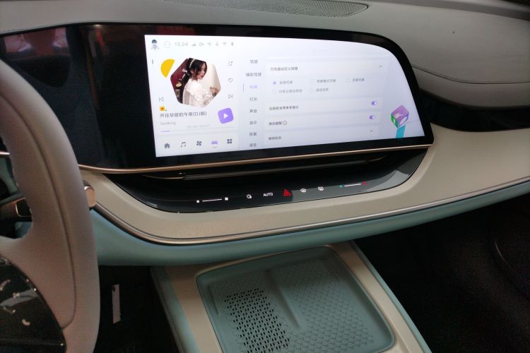 HongQi TianGong 08 2025 #13 HongQi TianGong 08 2025 car image #13