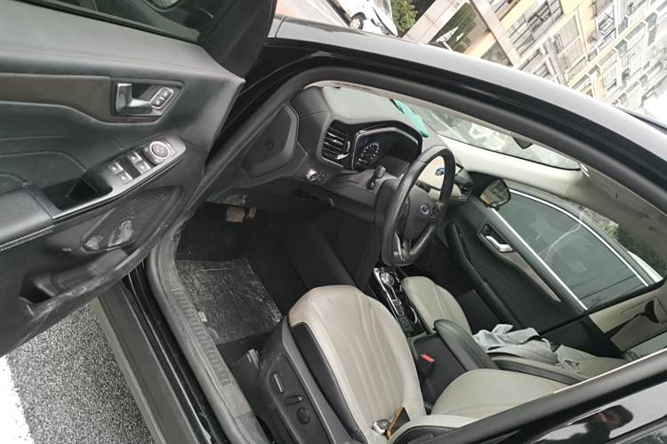 Ford Escape 2021 immagine di auto #13