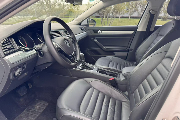 Volkswagen Lamando 2017 immagine di auto #13