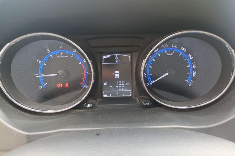 Forthing S500 2016 #13 Forthing S500 2016 car image #13