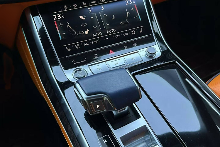 Audi Q8 2021 car image #13