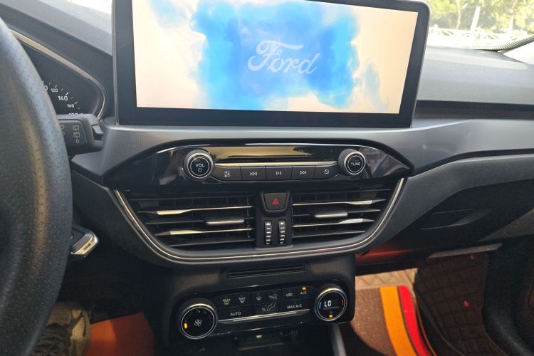 Ford Focus Active 2019 صورة سيارة #13