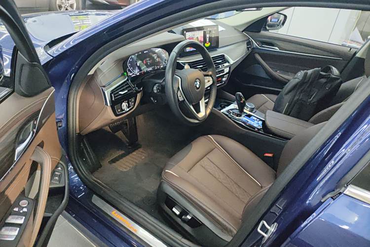 BMW M5 New Energy 2021 car image #13