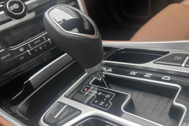 GEELY Ulion 2018 immagine di auto #13