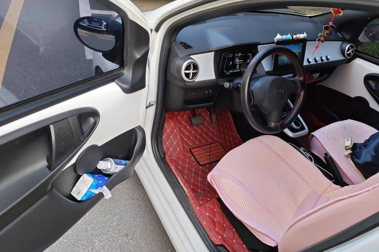 BYD e1 2020 car image #13