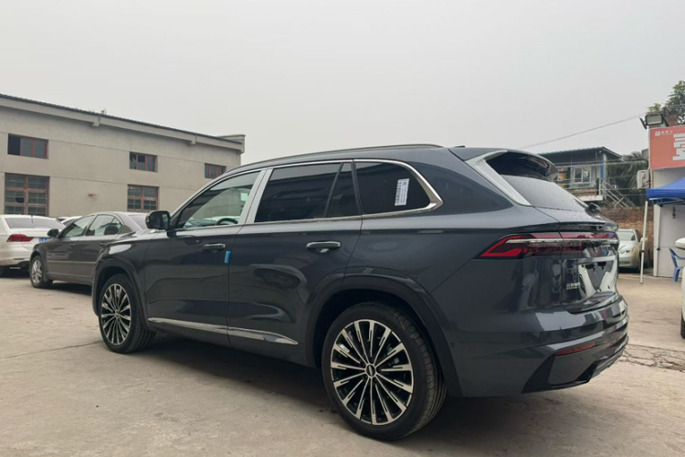 GEELY Monjaro MHEV 2025 car image #13