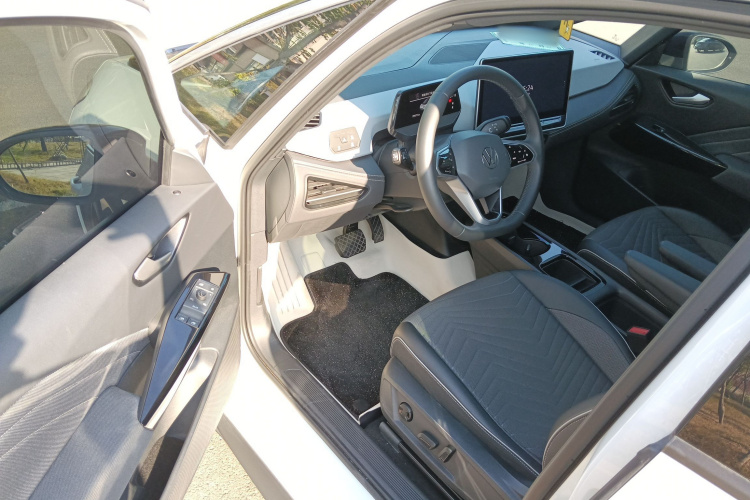 Volkswagen ID.3 2024 immagine di auto #13