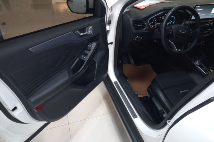 Ford Focus Active 2020 صورة سيارة #13