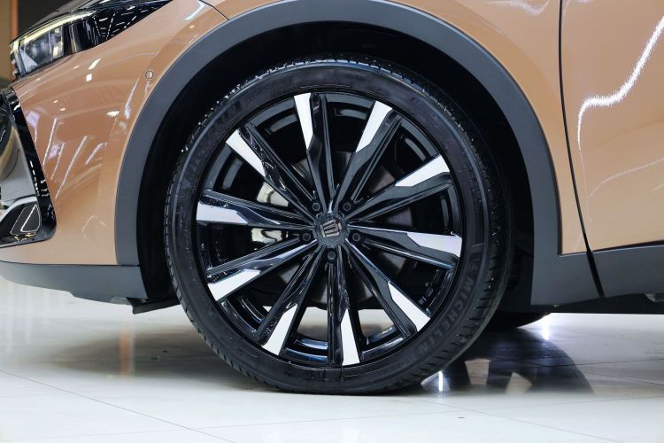 Toyota Crown 2023 immagine di auto #13