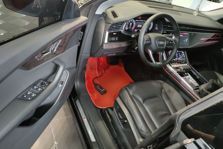 Audi Q8 2020 car image #13