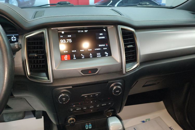 Ford Everest 2020 car image #13