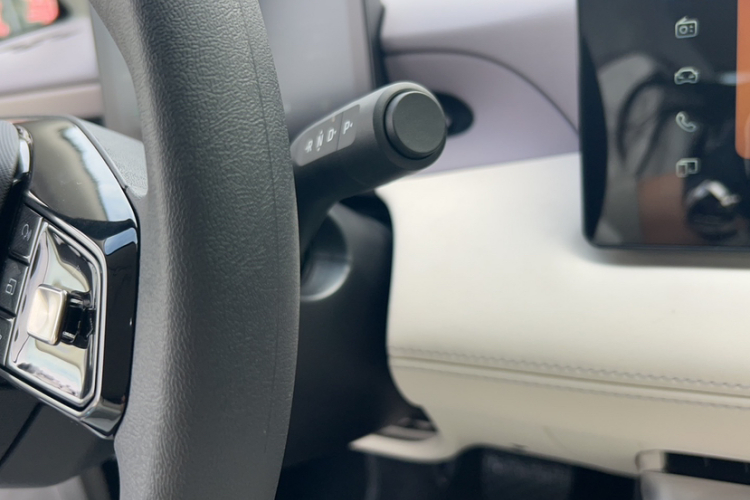 MG 4 EV 2025 car image #13