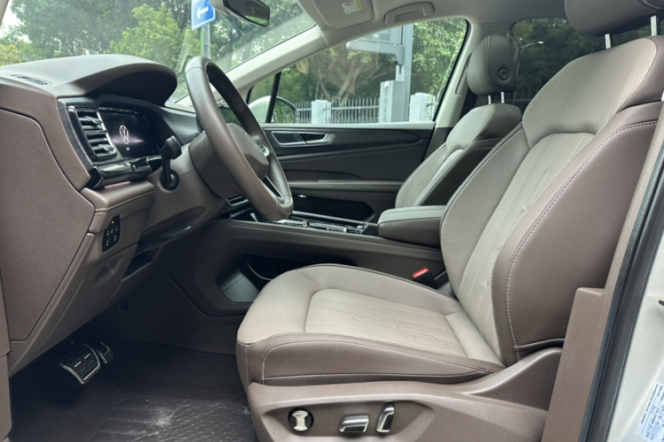 Volkswagen Viloran 2022 car image #13