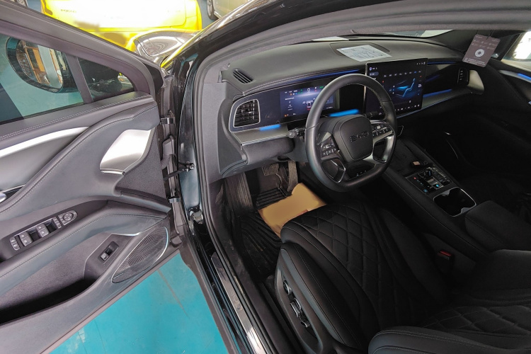 BYD Sea Lion 07 EV 2024 car image #13