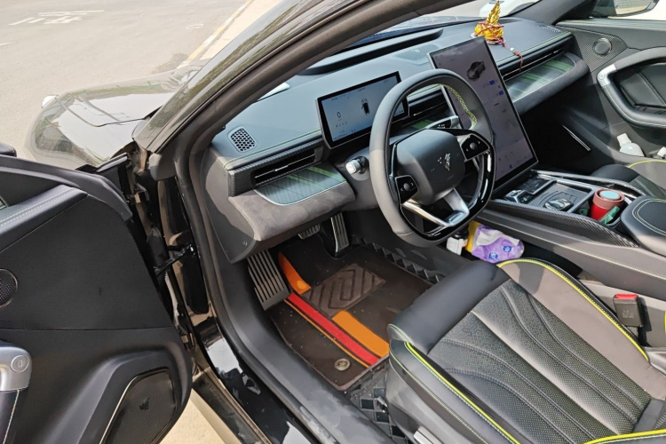 哪吒汽车 哪吒GT 2023 汽车图片 #13