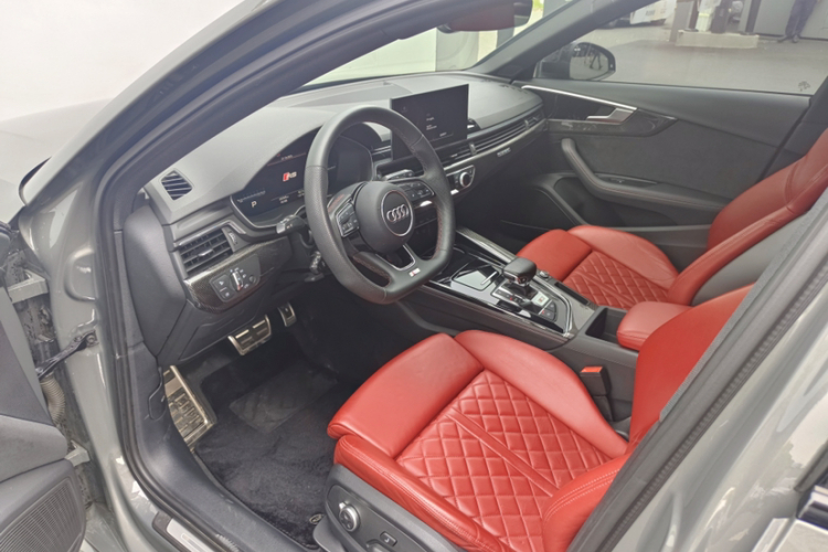 Audi S4 2023 car image #13