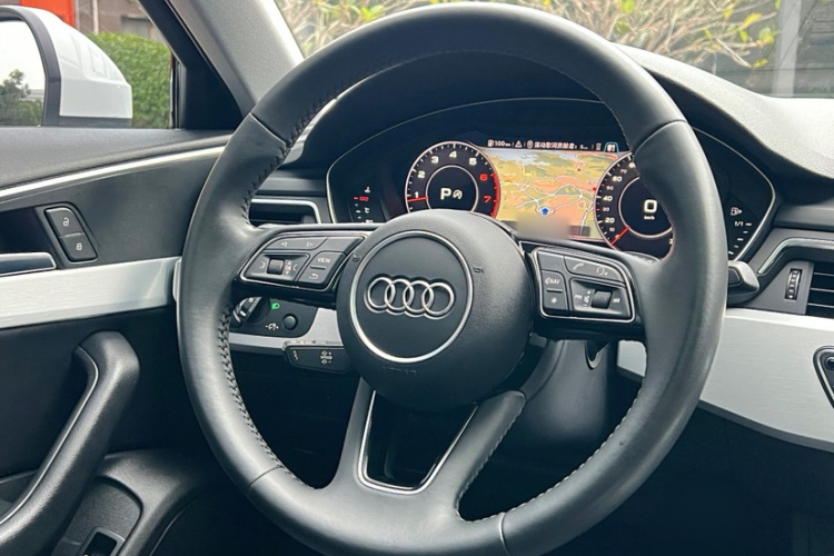 Audi A4 2019 car image #13