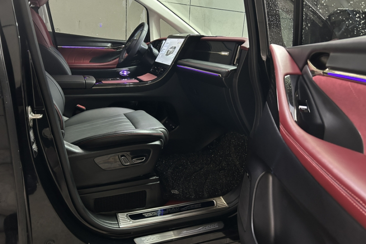 GAC Trumpchi E9 2025 #13 GAC Trumpchi E9 2025 car image #13