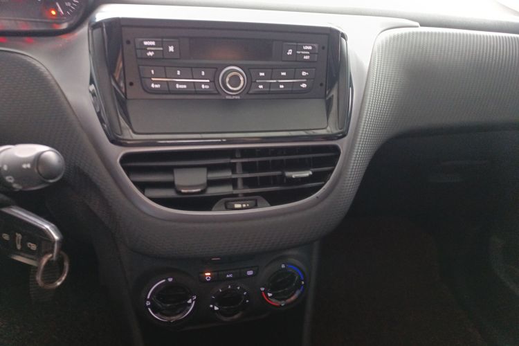 Peugeot 2008 2016 image de voiture #13