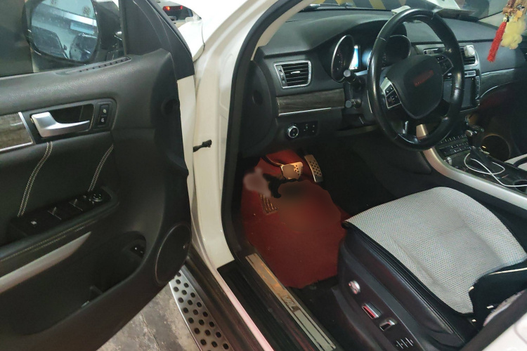 Haval H8 2015 car image #13