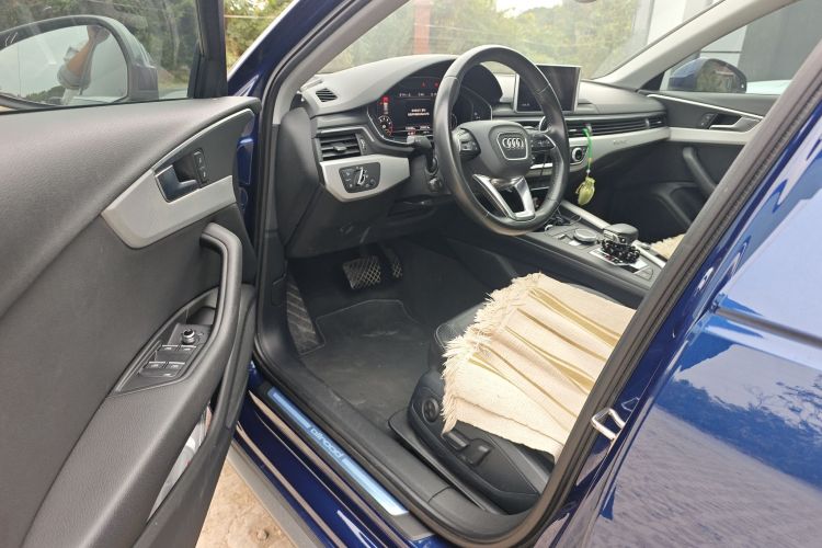 Audi A4 2017 car image #13