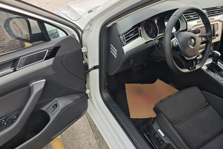 Volkswagen Passat Variant 2017 immagine di auto #13