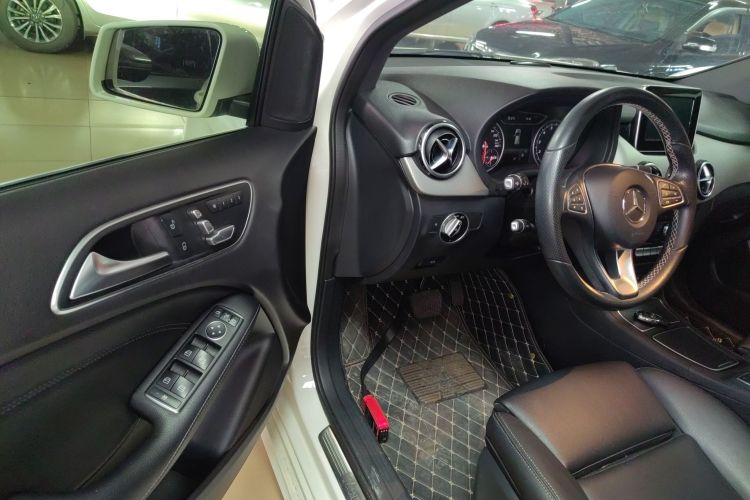 Mercedes-Benz B Class 2017 #13 Mercedes-Benz B Class 2017 صورة سيارة #13