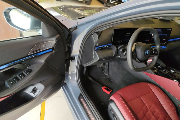 BMW i5 M60 2024 #13 BMW i5 M60 2024 car image #13