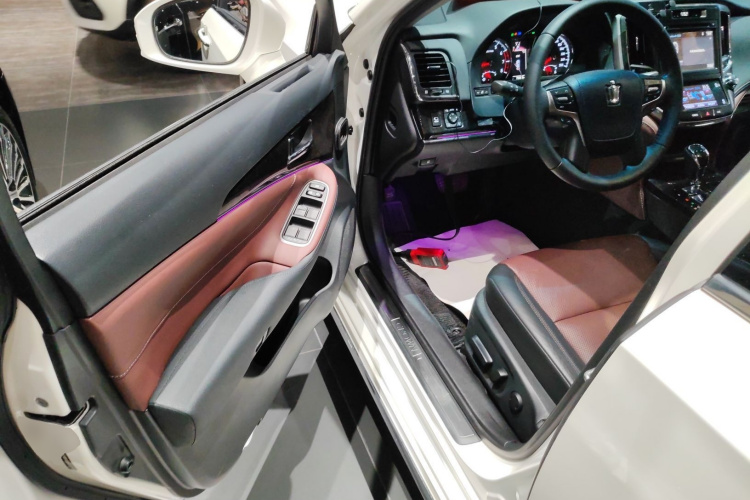 丰田 皇冠 2018 汽车图片 #13