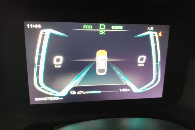 BYD e3 2020 immagine di auto #13