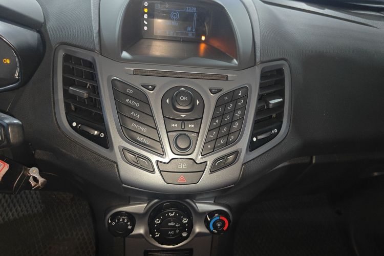 Ford Fiesta (Imported) 2016 immagine di auto #13