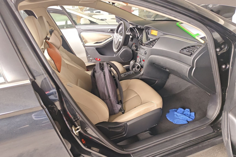2016 car image #13