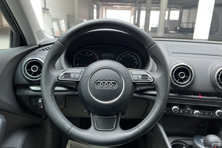 Audi A3 2015 car image #13