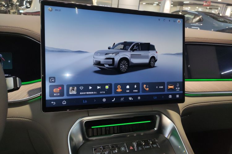 Denza N9 2025 car image #13