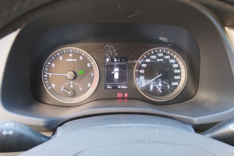 Hyundai Tucson (Imported) 2016 car image #13